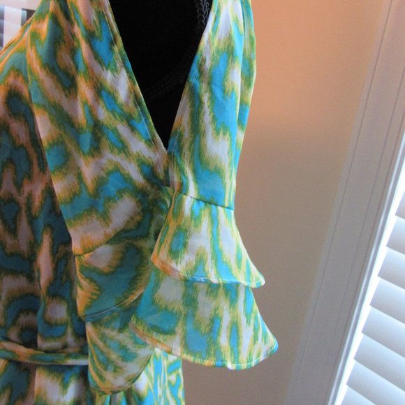 Forever21/Curved Neckline Blouse - Picture 3 of 5